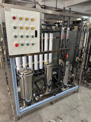 良い値段 耐久性のある超濾過システム 超濾過技術とステンレス鋼の制御パネル 240kg カスタマイズされた電圧 オンライン